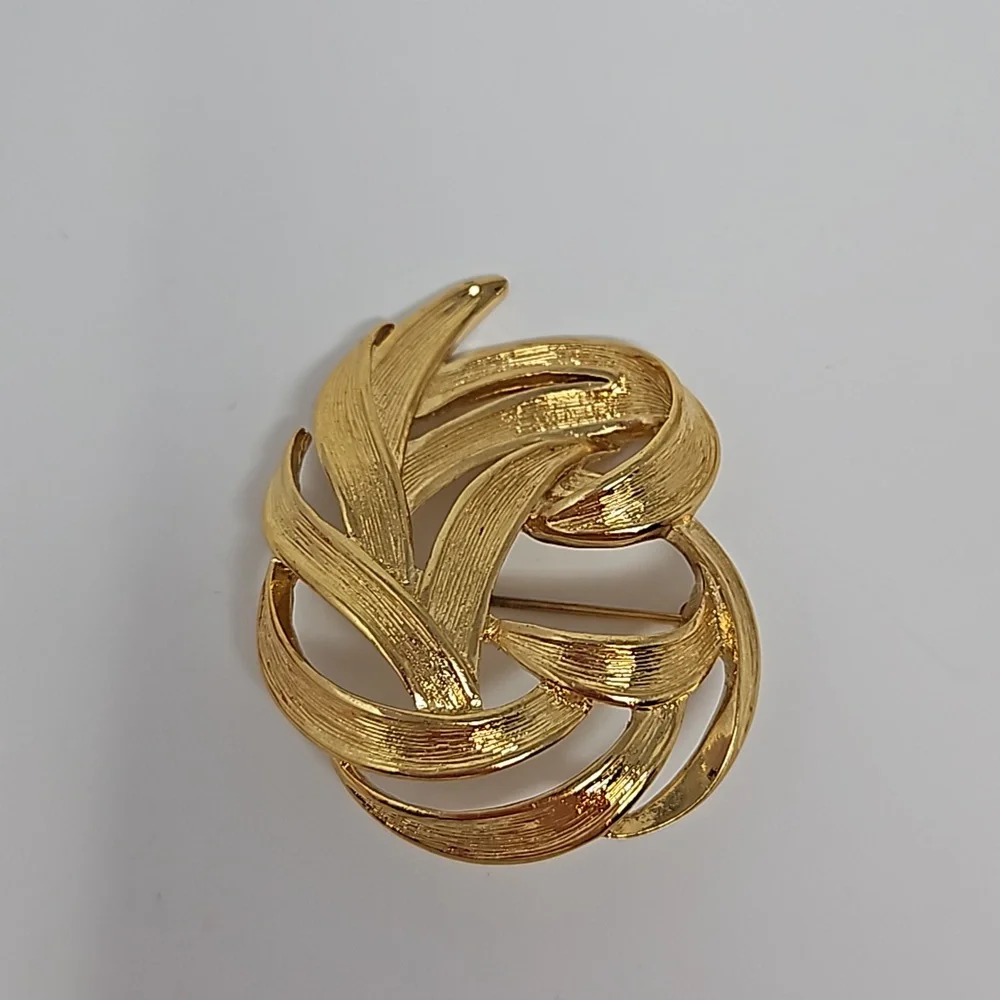Vintage Monet Gold Tone Brooch Textured Swirl Leaf Classic Signed